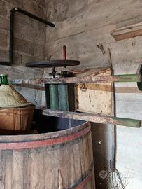 Macchina spremitura uva.