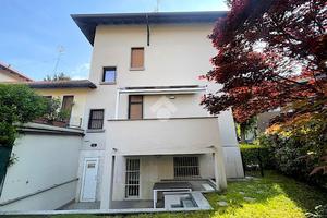 VILLA SINGOLA A MILANO