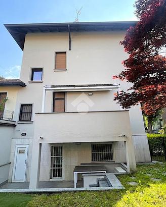 VILLA SINGOLA A MILANO
