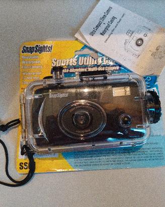 fotocamera sportiva subacquea con flash 