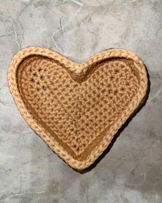 Cestino portaoggetti a cuore uncinetto