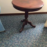 Tavolino tondo in legno