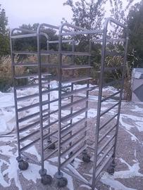 2 carelli da 10 teglie ognuno, in acciaio inox