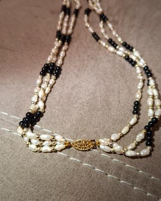 Collana  con perle naturali e perline nere