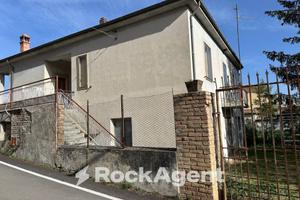 CASA SINGOLA CON GIARDINO