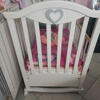 culla  bianca laccata per bambini  