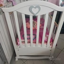 culla  bianca laccata per bambini  