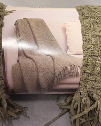 coperta ,da utilizzare anche come arredamento 