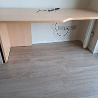 Scrivania sagomata in legno