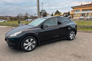 Tesla Model Y awd dual motor