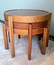 set di tavolini impilabili in legno design vintage