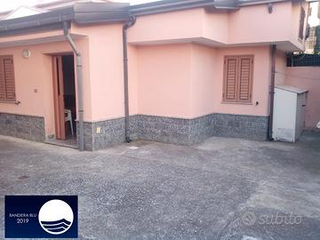 Pianoterra, indipendente, cortile, 200mt dal mare