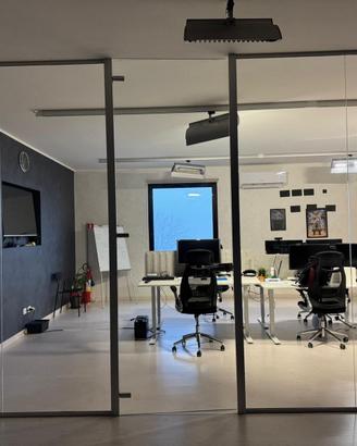 Pareti divisorie in Vetro con Porte di Design