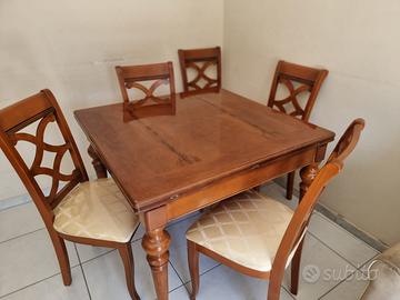 Tavolo 110x110 con 6 sedie, in legno massello noce