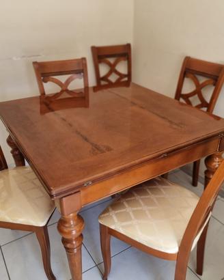 Tavolo 110x110 con 6 sedie, in legno massello noce