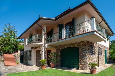 Villa singola Piazza al Serchio [Cod.UG071MDVRG]