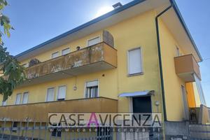 TRICAMERE CON CANTINA A GARAGE COLLEGATI