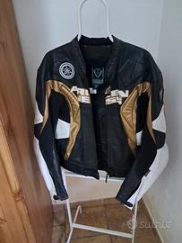 casco, tute, guanti, stivali