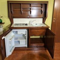 Madia in noce massello con cucina a scomparsa