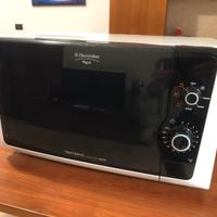 Forno a microonde funzionante