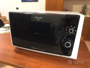 Forno a microonde funzionante