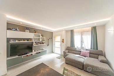 Trivano con ingresso indipendente e cortile