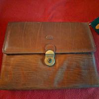 Sottobraccio in pelle pregiata 