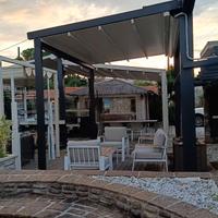 Pergotenda alluminio da show room + una barra led