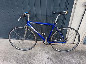 bucicletta da corsa stradale
