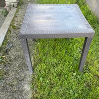 Sedie e tavoli da giardino