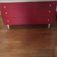 comò rosso e faggio tre cassetti 90x57