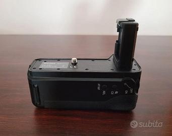BATTERY GRIP PER BATTERIE NP-FW50