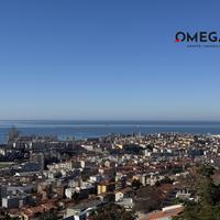 EREMO - Attico bilivello con terrazza e box.