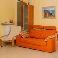 Divano letto, sedie Calligaris  e tavolo in teak