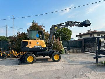 E229 Escavatore gommato Volvo 50 q