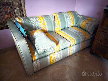 Divano imbottito a due posti