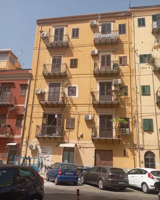 PZZA S F DI PAOLA/VIA CARINI, 3 VNI E MEZZO LOCATO