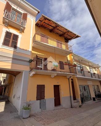 CASA DI CORTE A COLLERETTO GIACOSA