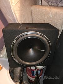 Subwoofer Hertz hx 380 38cm in cassa chiusa