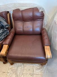 Poltrone in legno e pelle