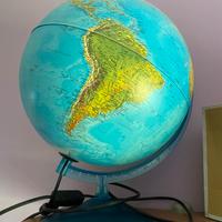 Mappamondo con illuminazione