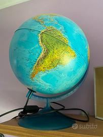 Mappamondo con illuminazione