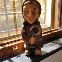 Scultura in legno scolpito e laccato