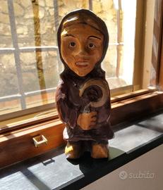 Scultura in legno scolpito e laccato