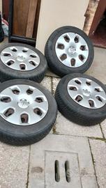 Gomme invernali con cerchi e copricerchi opel