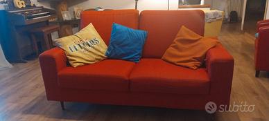 divano rosso 