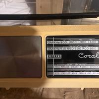 Radio vintage marca Oba modello Coral