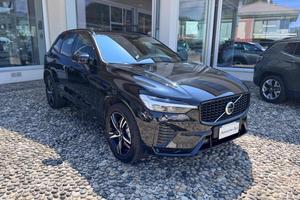 VOLVO XC60 B4 (d) AWD automatico Plus Dark