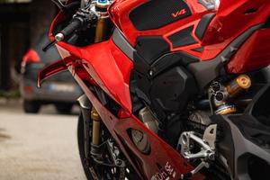 panigale v4s 