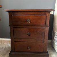 Comodino in arte povera